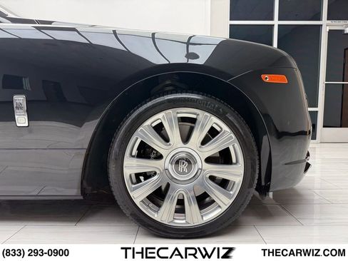 Used 2019 Rolls-Royce Dawn RWD image 28