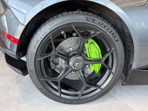 Used 2019 Lamborghini Huracan Performante AWD/4WD image 42