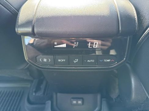 Used 2023 Toyota Highlander XLE AWD/4WD image 22