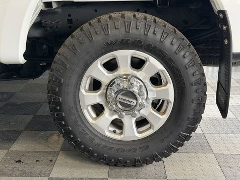 Used 2023 Ford F250 XLT w/ FX4 Off-Road Package image 32