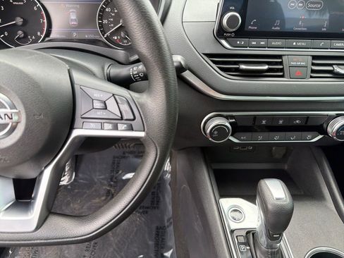 Used 2022 Nissan Altima 2.5 SV FWD image 16
