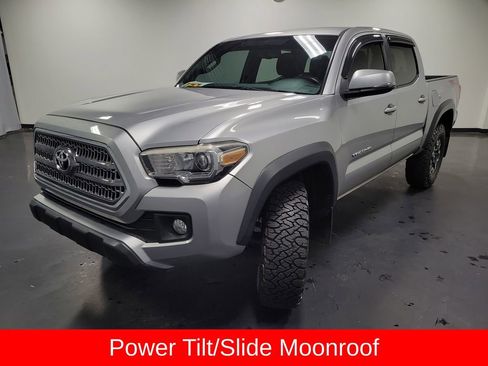 Used 2017 Toyota Tacoma TRD Off-Road w/ Premium & Technology Package image 4