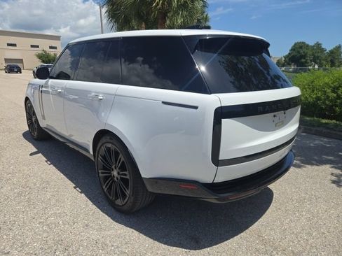 Used 2025 Land Rover Range Rover SE AWD/4WD image 3