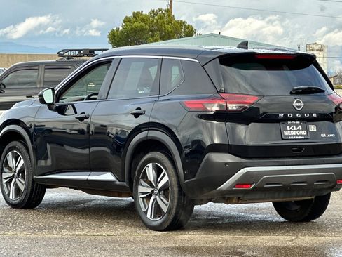Used 2023 Nissan Rogue SL w/ SL Premium Package image 7