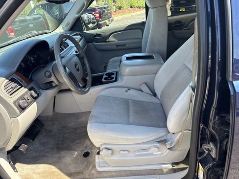 Used 2009 Chevrolet Avalanche LT w/ Convenience Package #1 AWD/4WD image 11