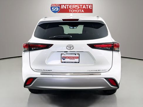 Certified 2024 Toyota Highlander Platinum AWD/4WD image 6