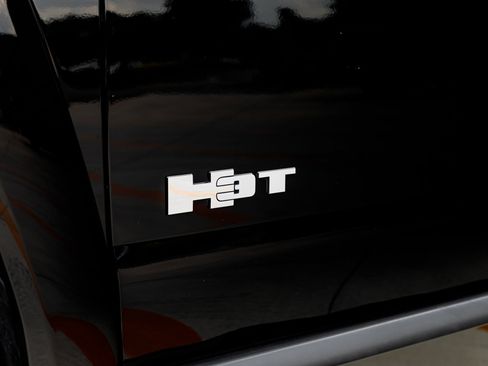 Used 2010 HUMMER H3T Adventure image 14