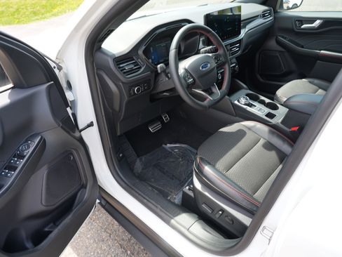 Used 2024 Ford Escape ST-Line w/ Tech Pack #1 FWD image 15