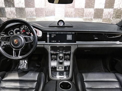 Used 2018 Porsche Panamera 4 image 12
