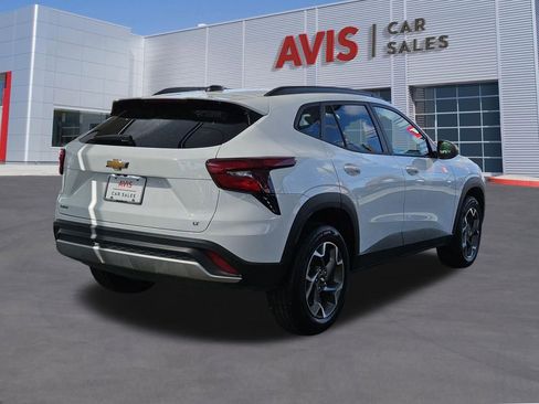Used 2025 Chevrolet Trax LT w/ LT Convenience Package FWD image 6