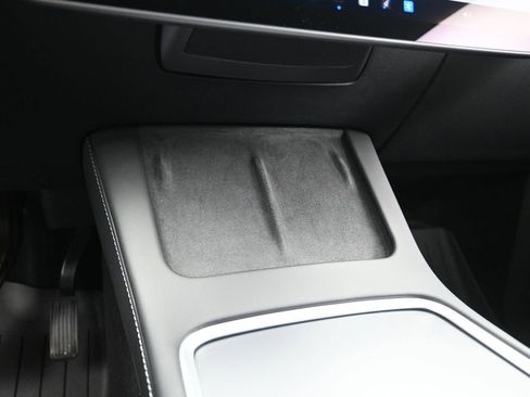 Used 2024 Tesla Model Y Long Range image 14