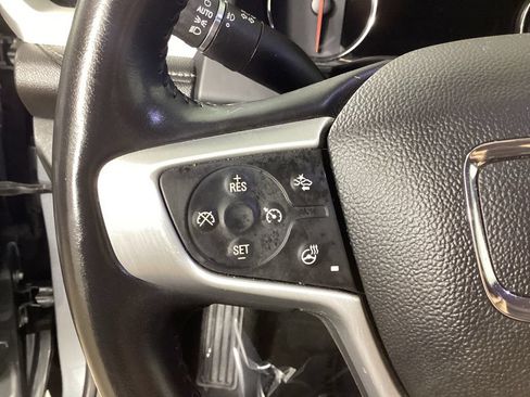 Used 2021 GMC Acadia SLT w/ Technology Package AWD/4WD image 14