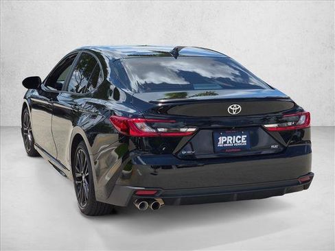 Used 2025 Toyota Camry SE w/ Convenience Package FWD image 8