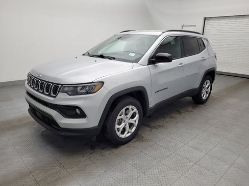 Used 2024 Jeep Compass Latitude image 2