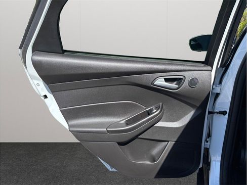 Used 2017 Ford Focus SEL image 30