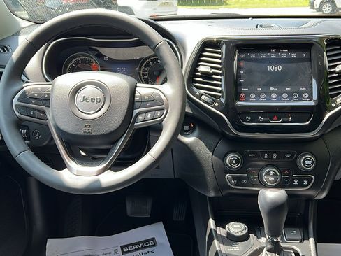 Used 2021 Jeep Cherokee Limited image 23