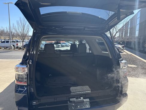 Used 2017 Toyota 4Runner SR5 Premium image 32