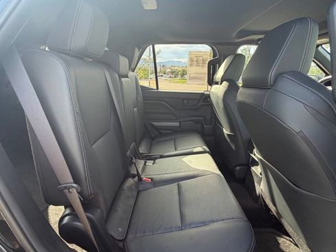 Used 2025 Toyota 4Runner TRD Off-Road Premium AWD/4WD image 32