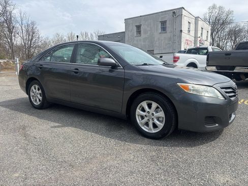 Used 2010 Toyota Camry XLE FWD image 6