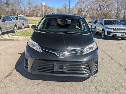 Used 2018 Toyota Sienna LE image 8
