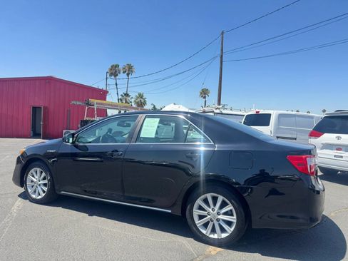 Used 2013 Toyota Camry XLE w/ Convenience Pkg FWD image 3