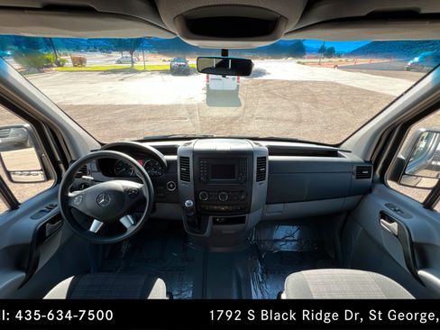Used 2015 Mercedes-Benz Sprinter 2500 image 9