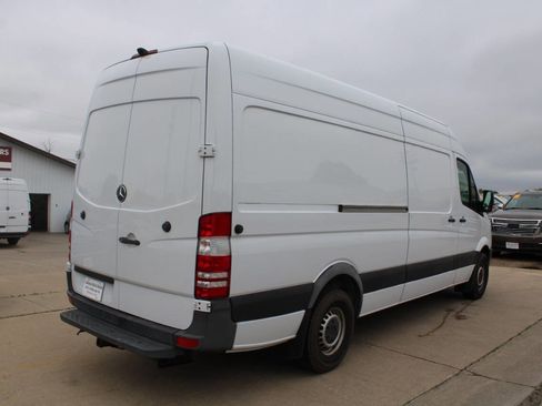 Used 2015 Mercedes-Benz Sprinter 2500 image 8