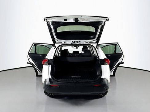 Used 2022 Toyota RAV4 XLE w/ Convenience Package image 27