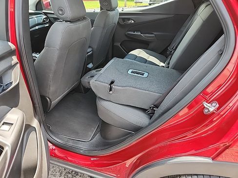 Used 2023 Chevrolet Bolt EUV LT w/ Comfort Package FWD image 32