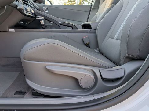 New 2026 Hyundai Elantra SE FWD image 16