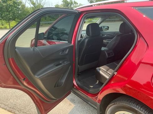 Used 2020 Chevrolet Equinox Premier AWD/4WD image 16