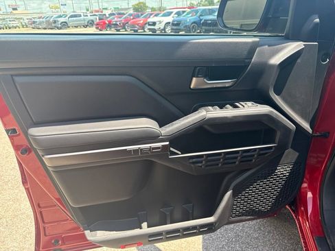 Used 2025 Toyota Tacoma TRD Off-Road AWD/4WD image 17