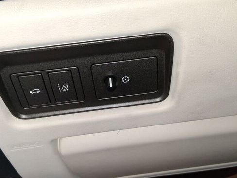 Used 2018 Land Rover Range Rover Evoque Autobiography image 31