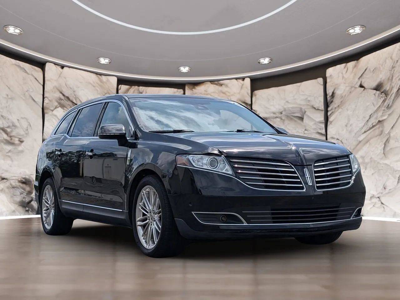 Used 2019 Lincoln MKT AWD image 16
