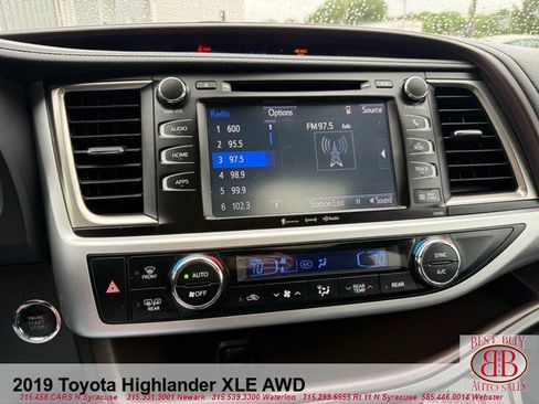 Used 2019 Toyota Highlander XLE AWD/4WD image 17