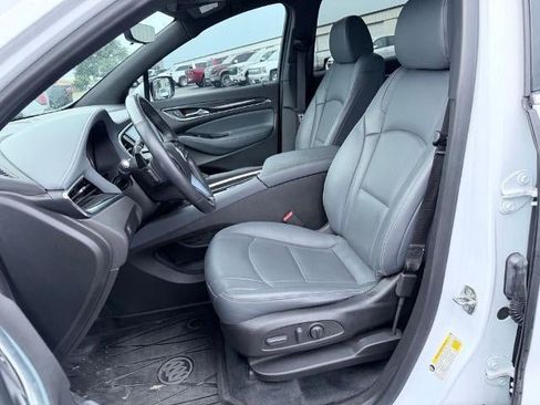 Used 2022 Buick Enclave Essence w/ Experience Buick Package FWD image 10