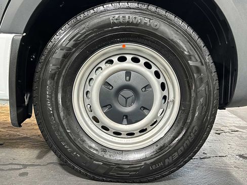 Used 2025 Mercedes-Benz Sprinter 2500 image 9