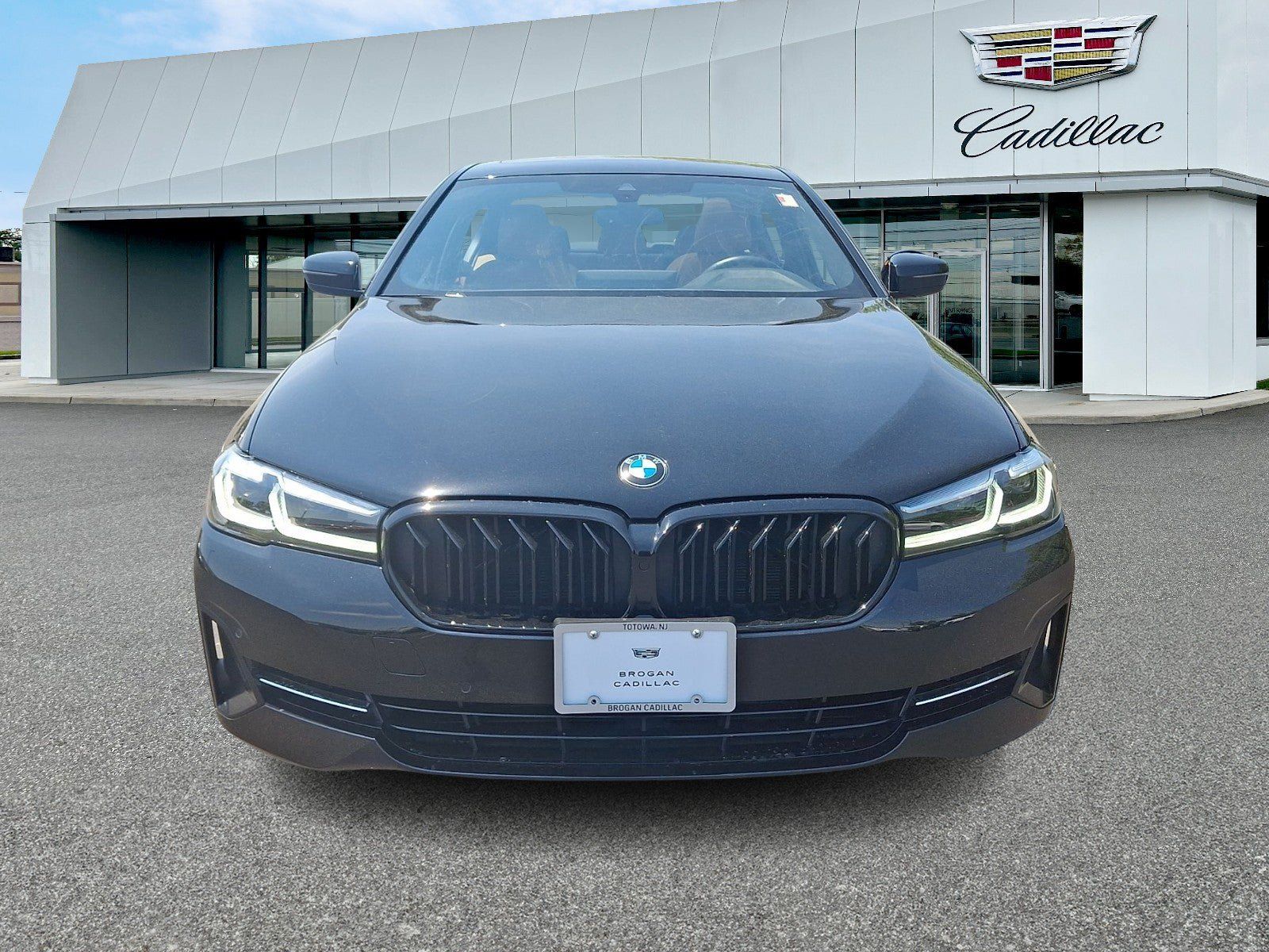 Used 2023 BMW 530i xDrive w/ Convenience Package AWD/4WD image 2