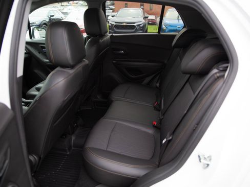 Used 2019 Chevrolet Trax LT w/ LT Convenience Package AWD/4WD image 21