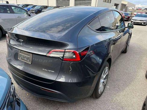 Used 2024 Tesla Model Y Long Range AWD/4WD image 2
