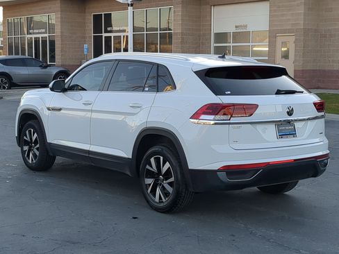 Used 2023 Volkswagen Atlas Cross Sport SE image 4