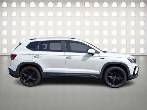 Used 2022 Volkswagen Taos SE AWD/4WD image 8
