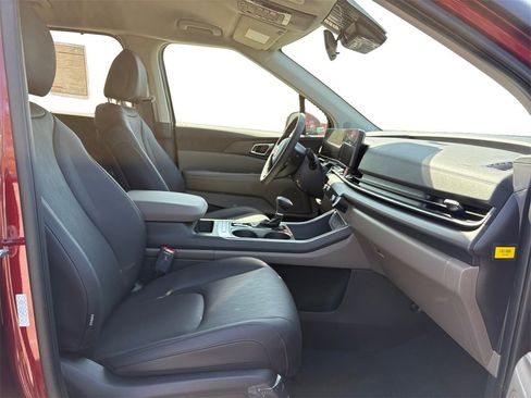 New 2025 Kia Carnival EX image 15