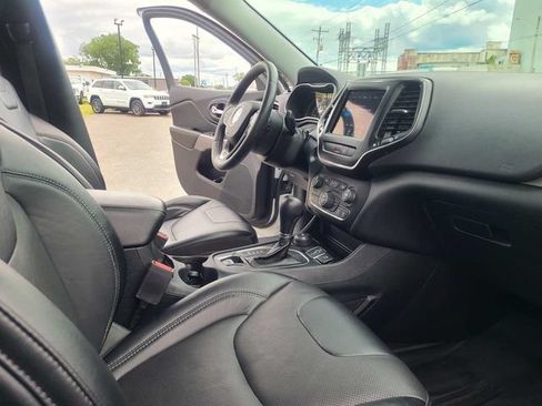 Used 2022 Jeep Cherokee Latitude Lux w/ Mopar Interior Package AWD/4WD image 17