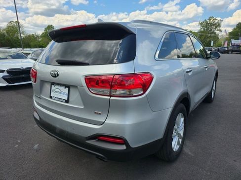 Used 2017 Kia Sorento FWD w/ LX Convenience Package image 4