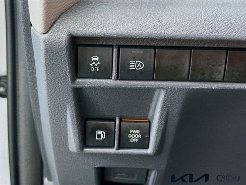 Used 2023 Toyota Sienna LE FWD image 10