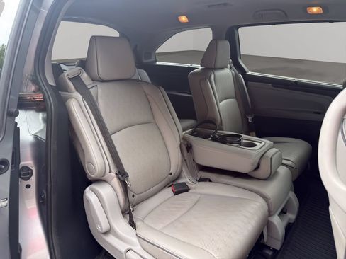 Used 2023 Honda Odyssey Elite image 21
