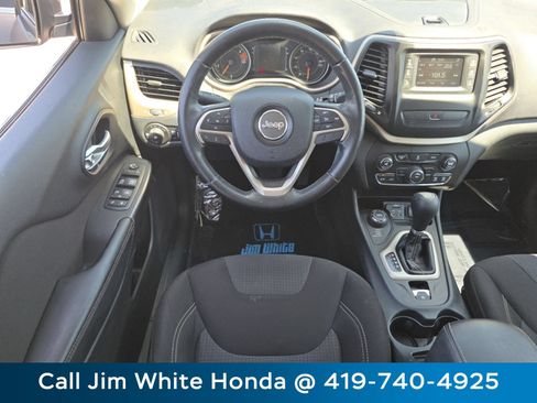 Used 2016 Jeep Cherokee Latitude AWD/4WD image 23