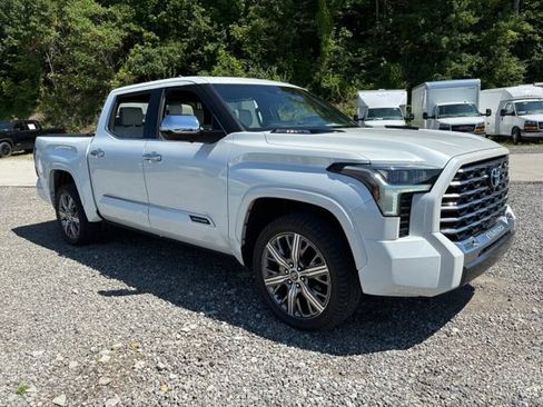 Used 2022 Toyota Tundra Capstone AWD/4WD image 5