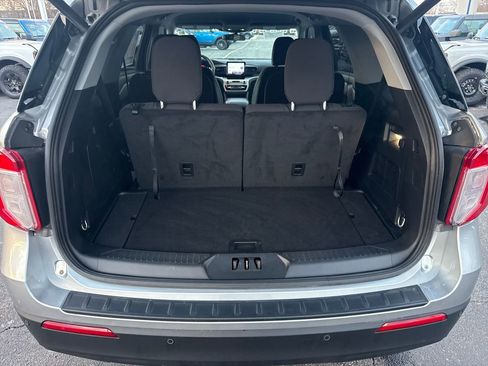 Used 2023 Ford Explorer XLT image 12